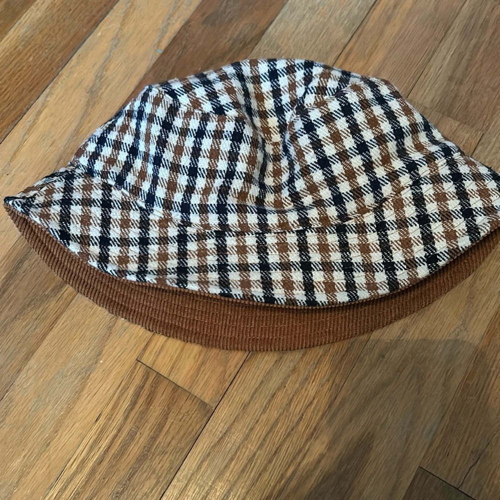 Reversible bucket hat
